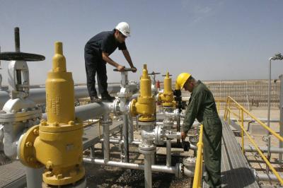 Oil Prices Fluctuate Close to $70 a Barrel