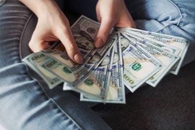 The Money of Expatriates and Tourists Saves the Commercial System in Lebanon