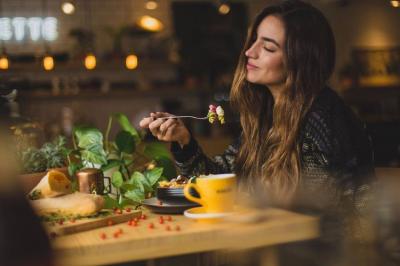 Reasons Making It Difficult for Women to Lose Weight After Age 45