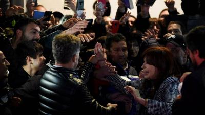 Assassination Attempt on Argentine Vice President: Attacker's Gun Fails