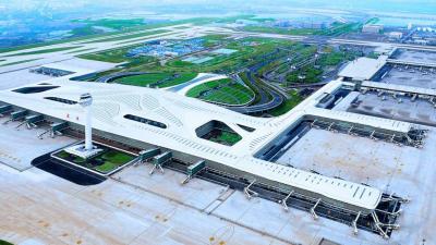 Title: Wuhan Airport Sets Record for Passenger Numbers