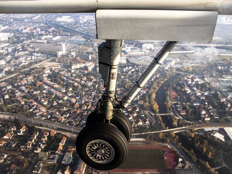 Survived: Discovery of a Person Hiding Behind the Wheels of a Plane that Landed in Amsterdam