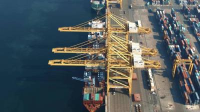 # UAE Transforms Into a Global Model for Economic Diversification