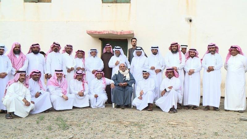 Students Honor Their Egyptian Teacher in Mahail After 40 Years