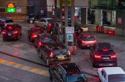 Fears of Fuel Shortages Bring Back Long Car Queues at Stations in Lebanon