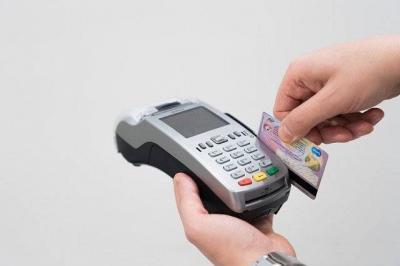 Lebanese Banks "Cut" Their Credit Arm and Shift the Economy to Cash