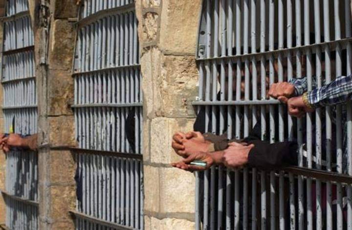 Prisoners Cramped in 