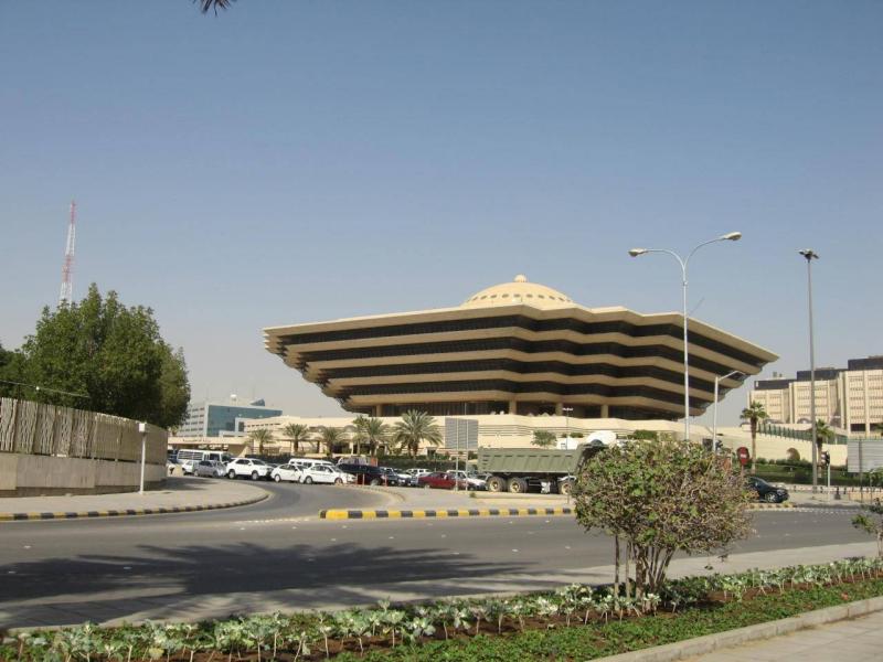 بتهمة 
