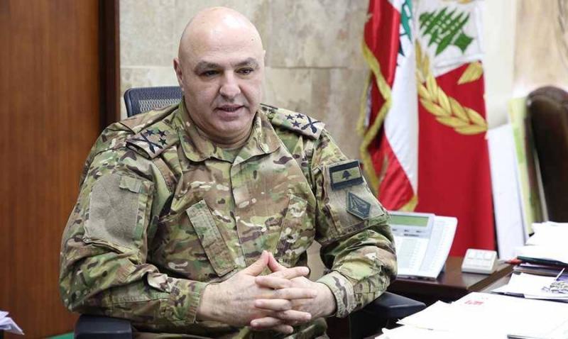 اجتماع قائد الجيش مع العسكريين المتقاعدين يفتح باب المفاوضات مع الحكومة