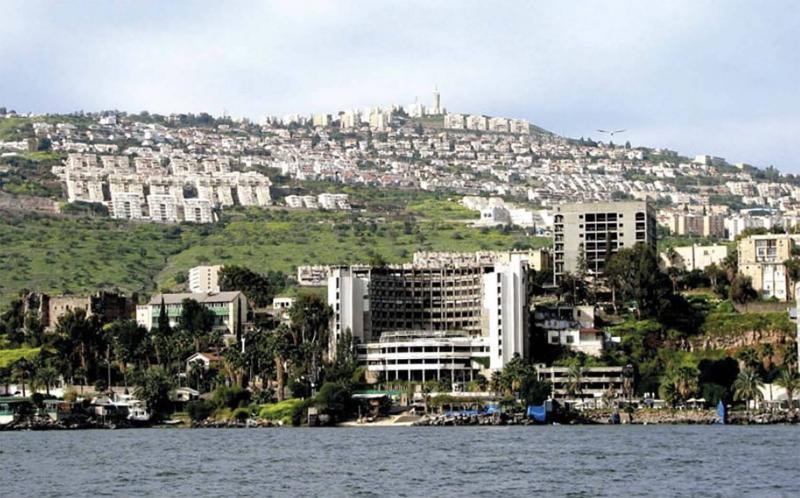 رشقة صاروخية كبيرة انطلقت من لبنان واستهدفت الجليل وطبريا (فيديو)