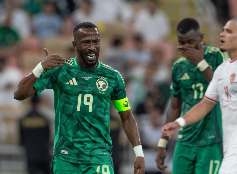 سقط من الدور الثاني.. لاعب المنتخب السعودي في العناية المشددة