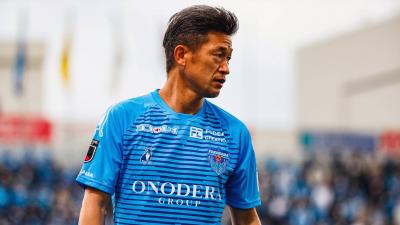 أسطورة التسعينات.. الملك كازو يعود إلى الملاعب في عمر الـ55