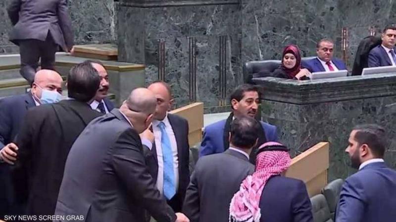إشتباك بالأيدي في برلمان الأردن بسبب 