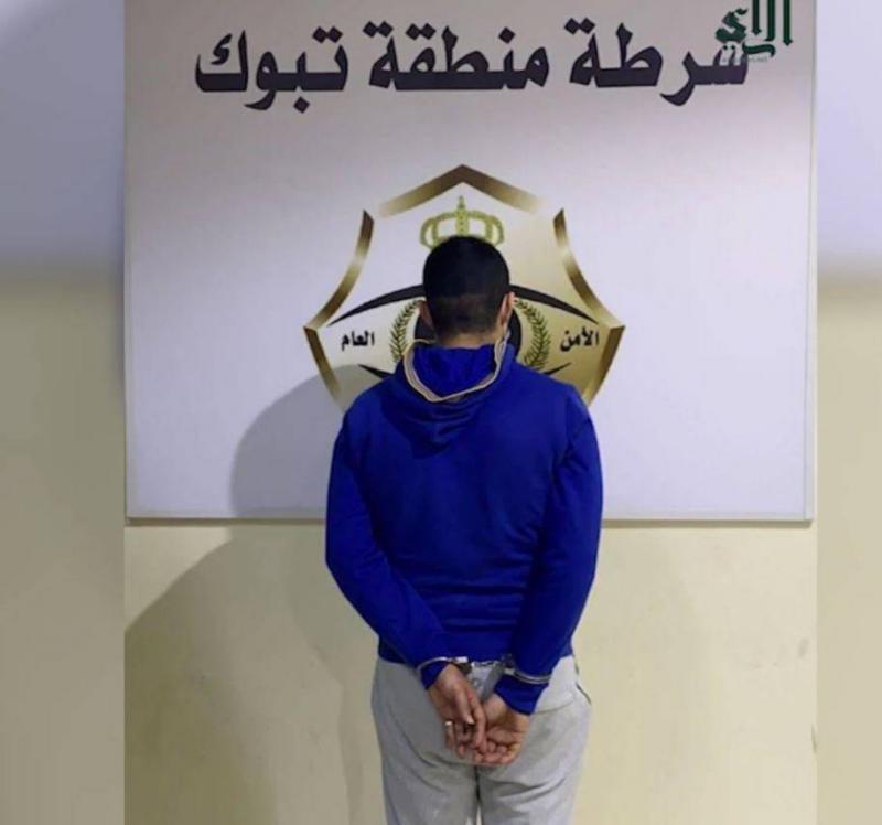 بالفيديو.. توقيف شخص يعتدي على نساء في تبوك السعودية