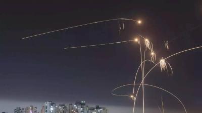 غارات إسرائيلية جديدة على جنوب لبنان.. واعتراض صاروخ بسماء تل أبيب