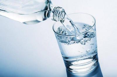 فوائد شرب الماء على معدة فارغة!
