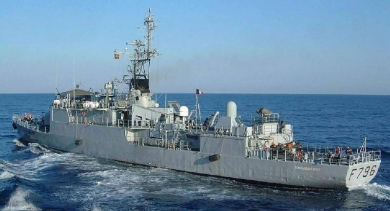 سفينة حربية إلى لبنان استعدادا لإجلاء فرنسيين