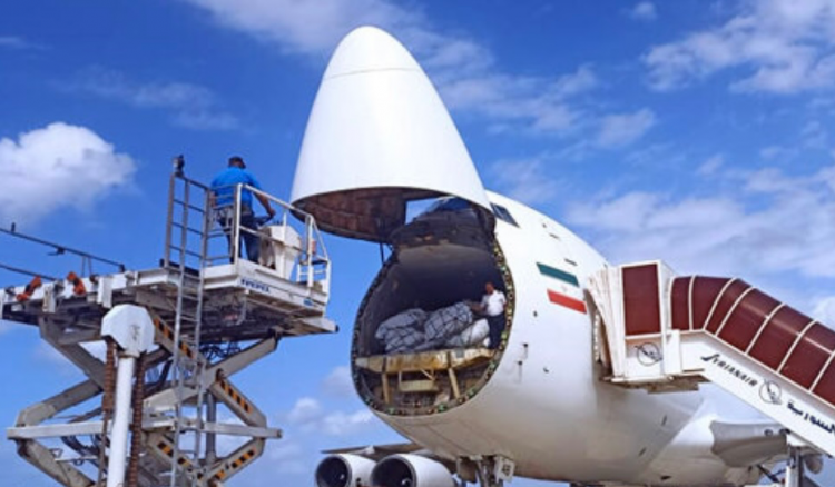 إيران ترسل مساعدات إلى اللبنانيين الوافدين إلى سوريا