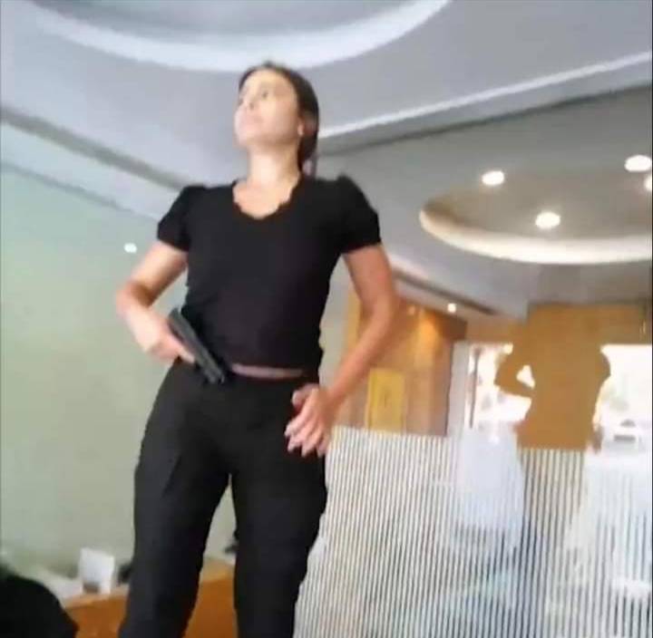 Deposit Holder Threatens to Set Herself on Fire Inside Bank and Withdraws $20,000