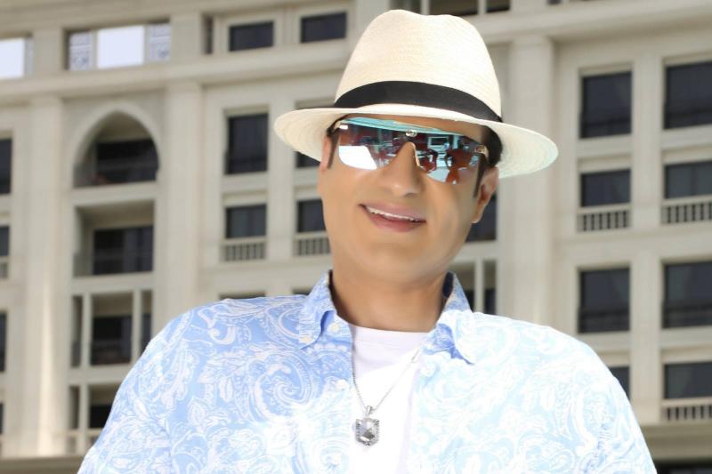 تهمة نصب تلاحق إيهاب توفيق... والفنان يعلق