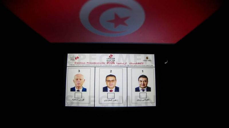 إقبال الجالية التونسية بليبيا على مركز الاقتراع بالقنصلية العامة بطرابلس