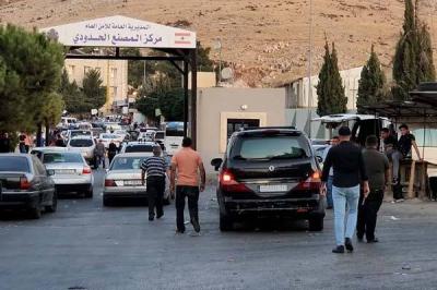 غارات إسرائيلية على محيط معبر المصنع تقطع الطريق الدولي بين لبنان وسوريا (فيديو)