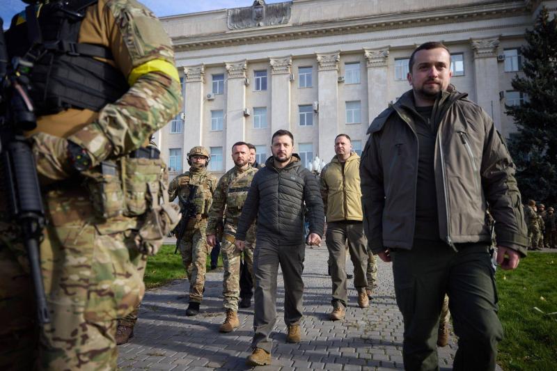 Zelensky Visits Kherson Vowing to 