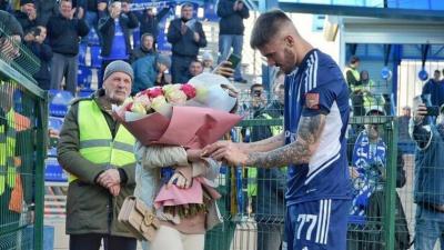 Player Proposes to Girlfriend After Scoring a Goal