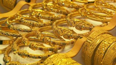 Gold Rises Supported by Dollar Decline