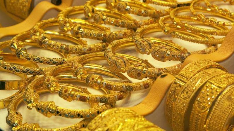 Gold Rises Supported by Dollar Decline
