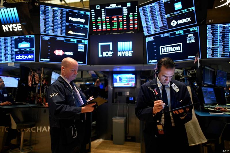 Wall Street Closes Higher