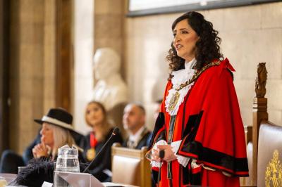 Yasmeen Dar ... The First Muslim Mayor in Manchester's History