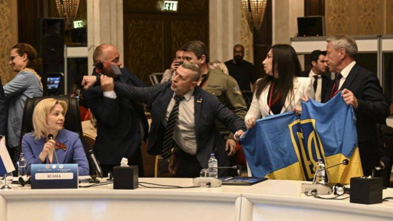 Physical Altercation Between Russian and Ukrainian Delegates in Turkey.. Video