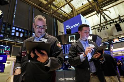 Wall Street Opens Higher Supported by Rising Bank Stocks