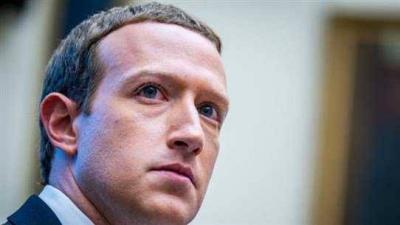 Zuckerberg Loses Wealth at an Incredible Rate