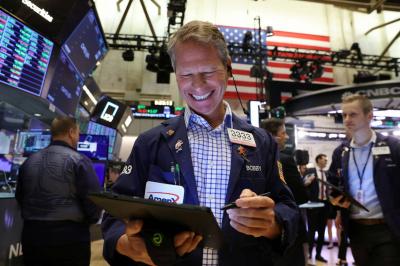 Title: After Apple's Results, U.S. Stocks Close with Significant Gains