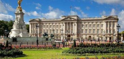 London Police Arrest Man Outside Buckingham Palace