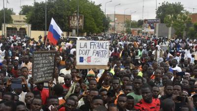 Hundreds of Niger Coup Supporters Protest at French Military Base in Niamey