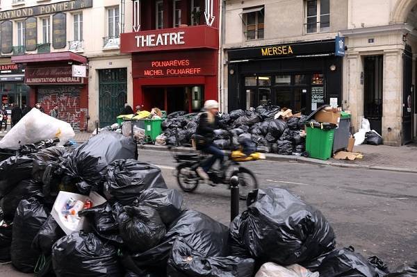 Title: France: Pile-Up of Garbage Due to Sanitation Workers' Strike