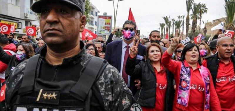 Supporters of the Tunisian President Demonstrate in His Favor