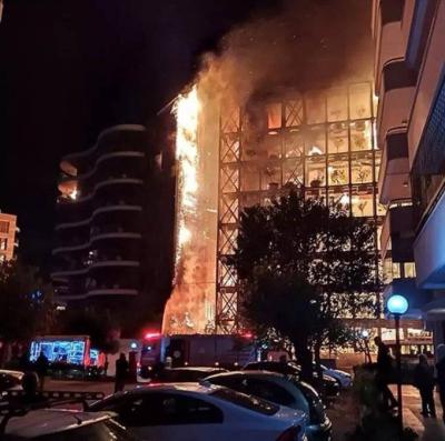 Massive Fire Engulfs Residential Complex in Izmir, Turkey