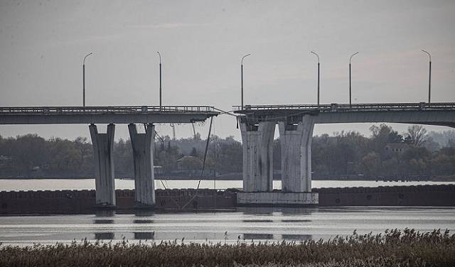 Resumption of Traffic on the Crimean Bridge After Airstrike Alert