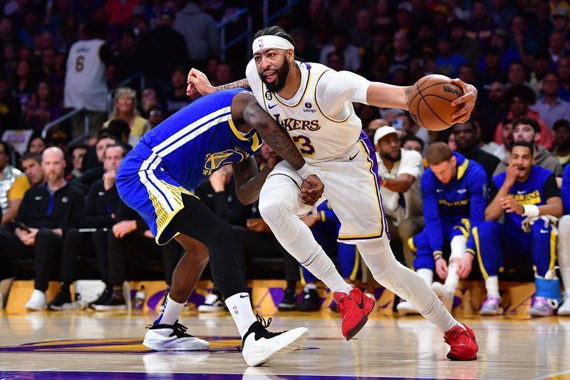Lakers Defeat Warriors by 30 Points in Game Three