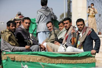 Houthi Official: Yemen Welcomes 13 Prisoners After Saudi Release Ahead of Broader Exchange