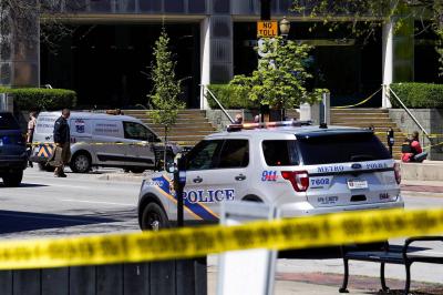 Shooting in Texas Leaves 5 Dead, Suspect at Large