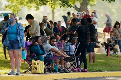 In America: Increase in Weekly Unemployment Benefit Claims
