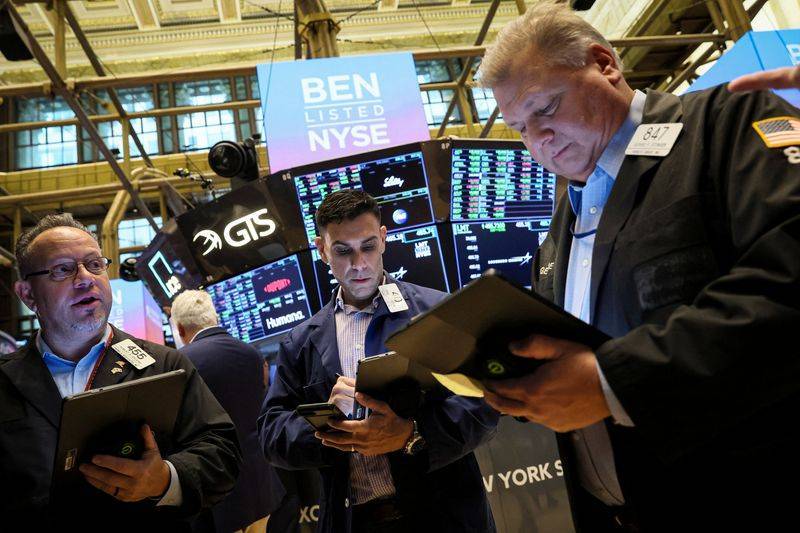 Wall Street Opens Lower