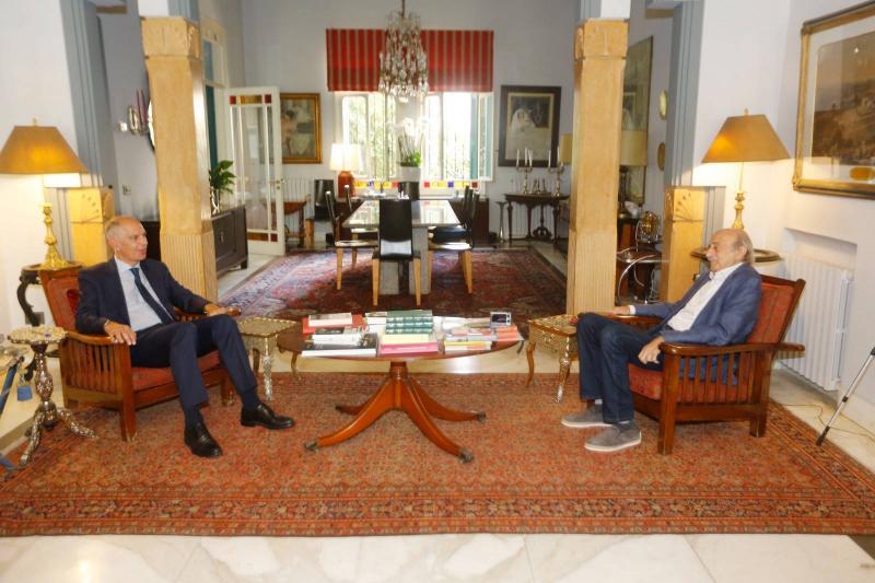 Jumblatt Discussed the Situation in Lebanon and the Region with Magro