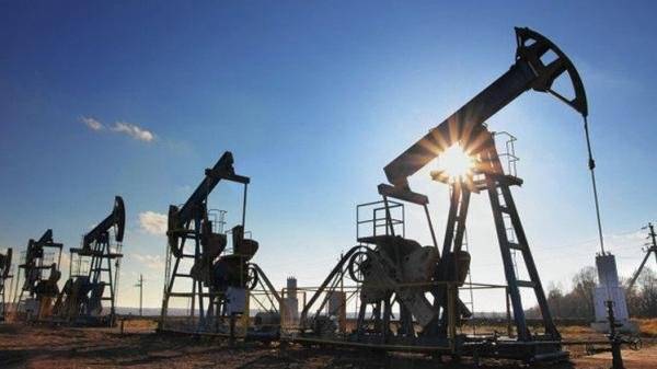 Saudi Oil Exports Decline with Voluntary Production Cuts