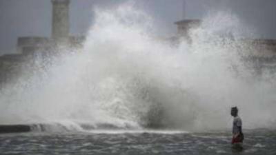 Powerful Wave Kills and Injures 20 People!